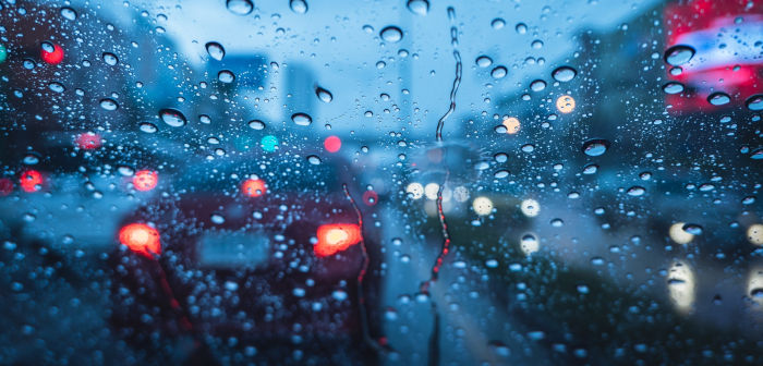 Yağmurlu havada araç nasıl kullanılır?